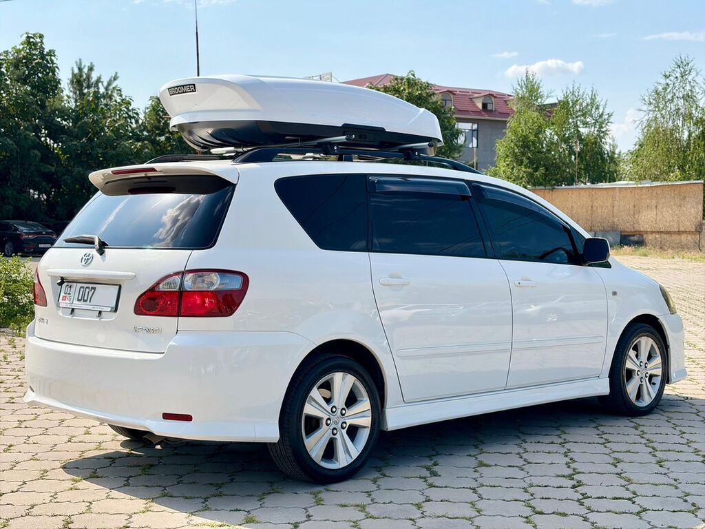 Toyota Ipsum: 2004 г., 2.4 л, Автомат, Бензин, Минивэн: фото 2