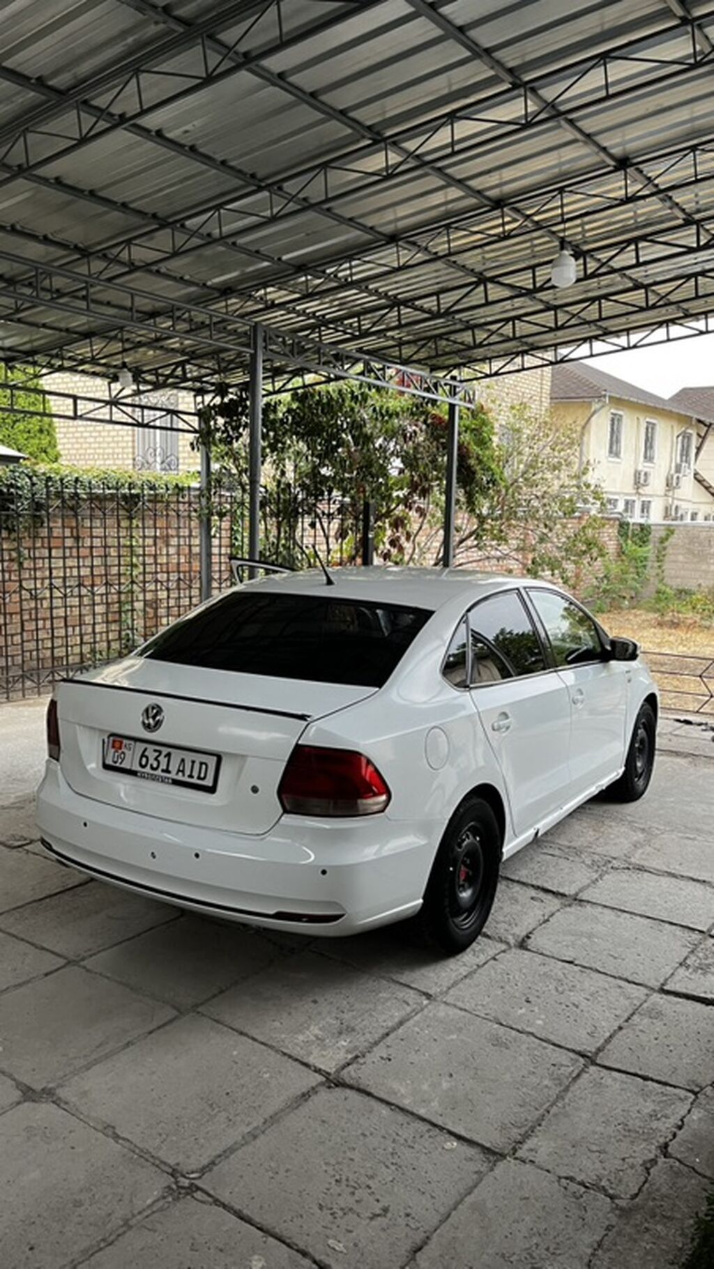 Volkswagen Polo: 2013 г., 1.6 л, Автомат, Газ, Седан: фото 3
