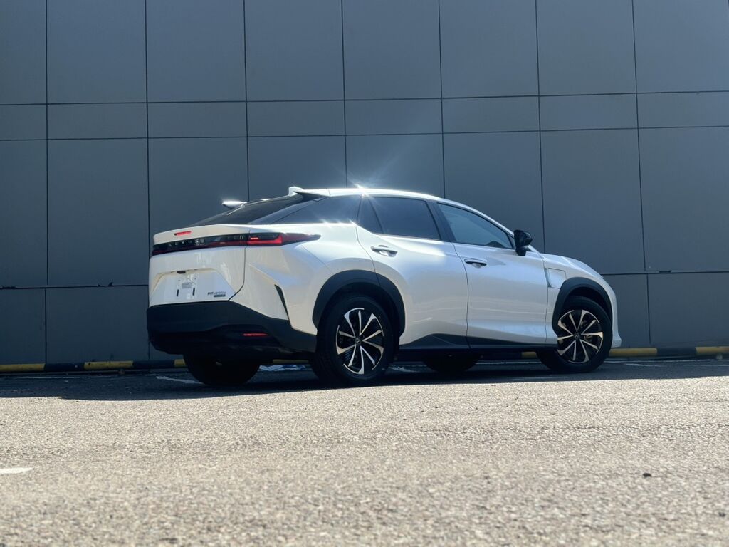 Lexus RZ: 2023 г., Электромобиль, Кроссовер: фото 2