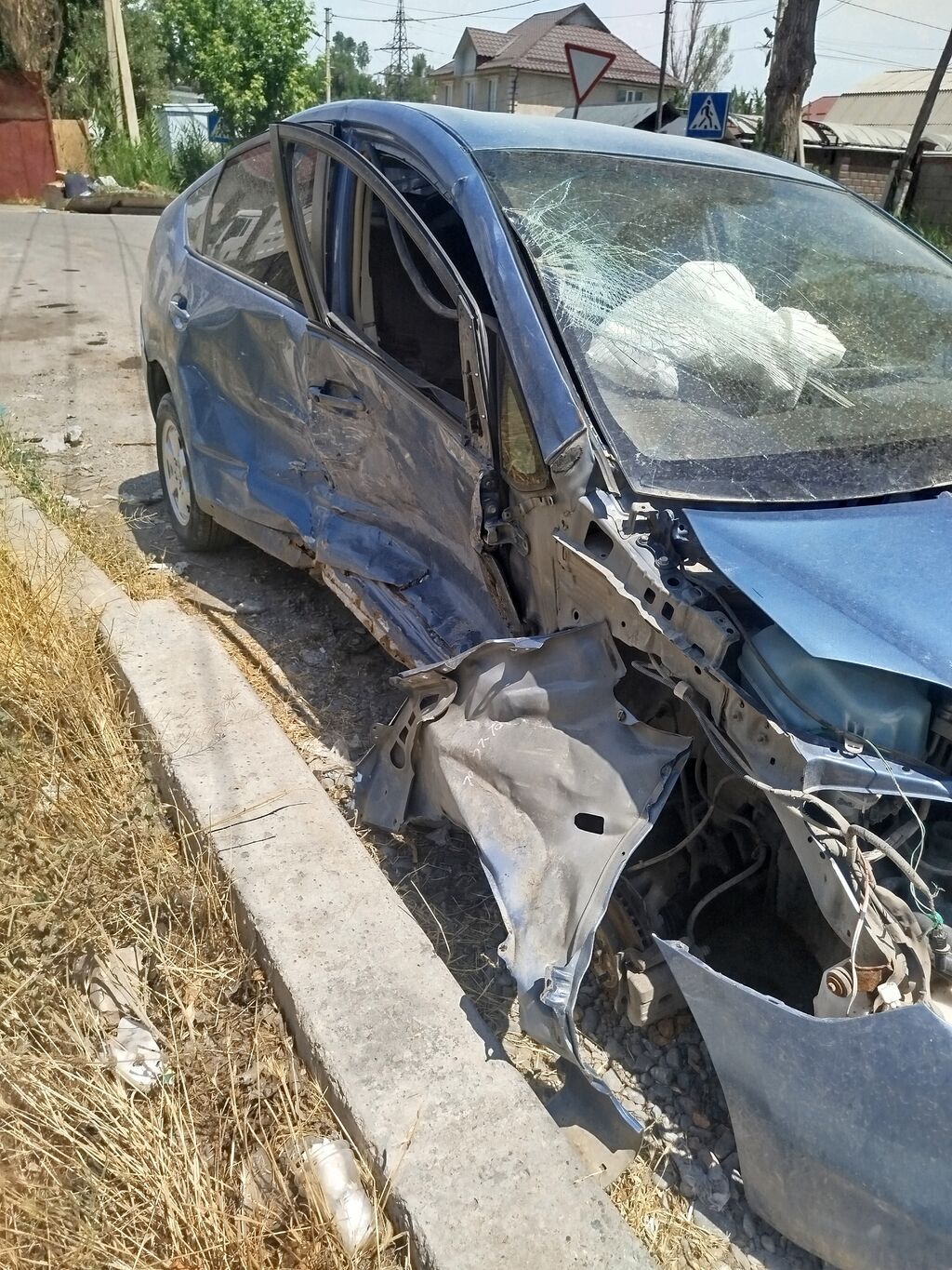 Toyota Prius (XW20), гибридный хэтчбек 5 дв. Основные характеристики: фото 3