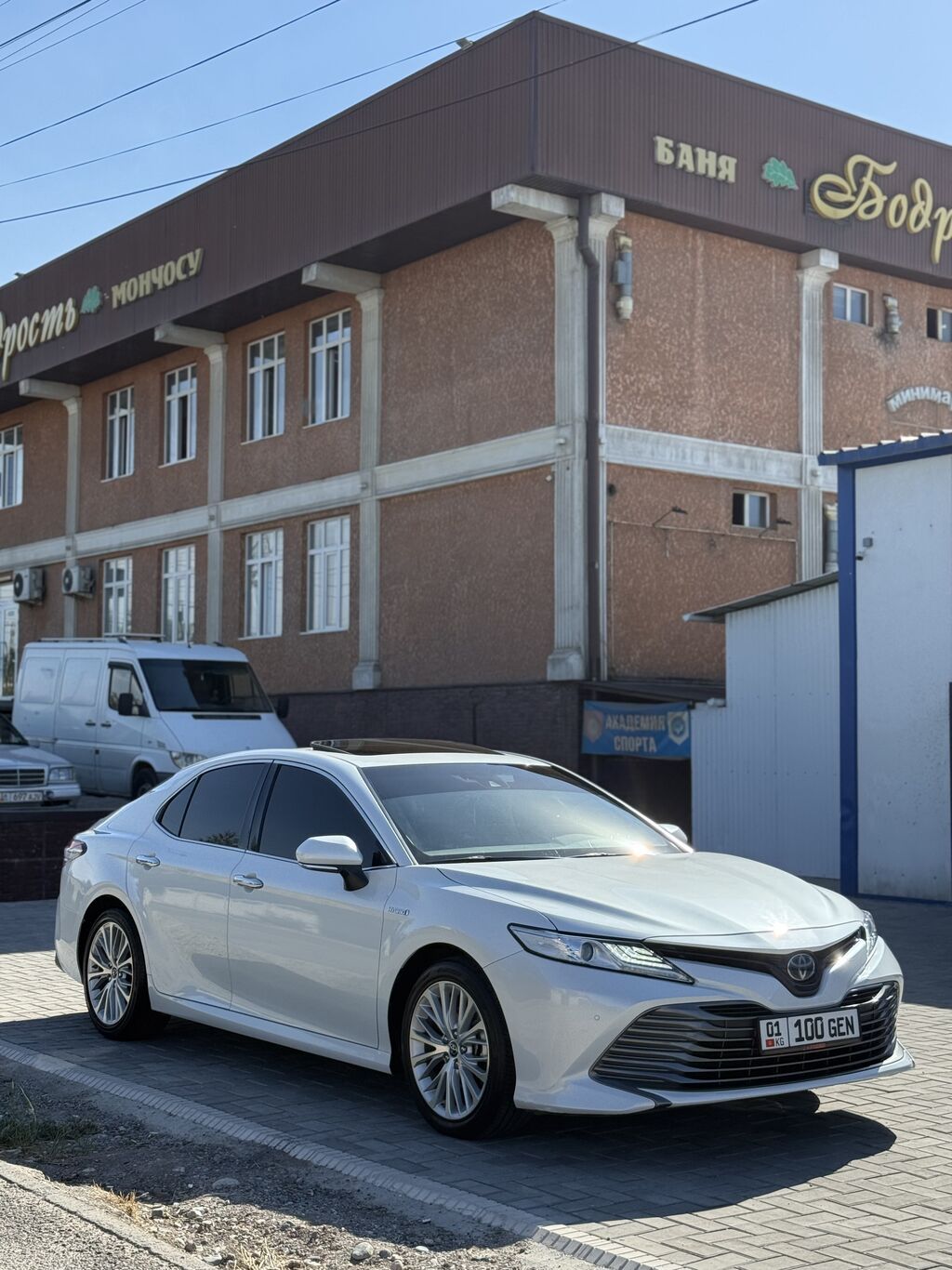 Toyota Camry: 2019 г., 2.5 л, Вариатор, Гибрид, Седан: фото 3