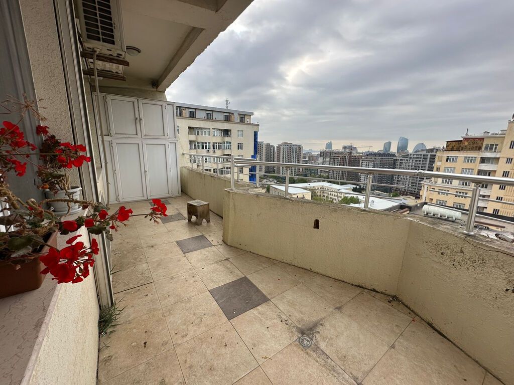 3 otaqlı, Yeni tikili, 172 kv. m