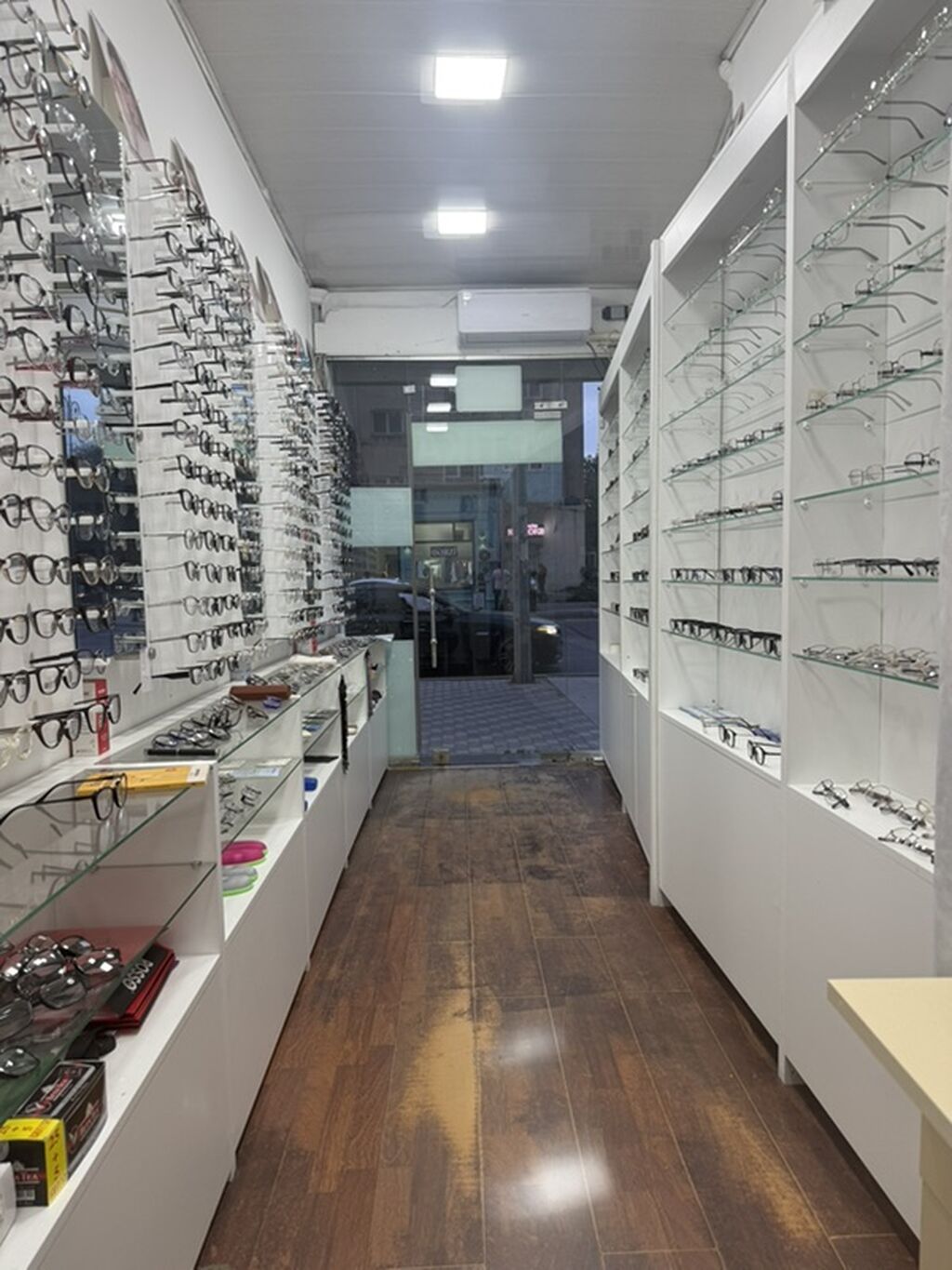 QİYMƏTDƏ razilaşmaq olar Optika mağazası – HAZİR BUSİNESS KİMİ SATILIR