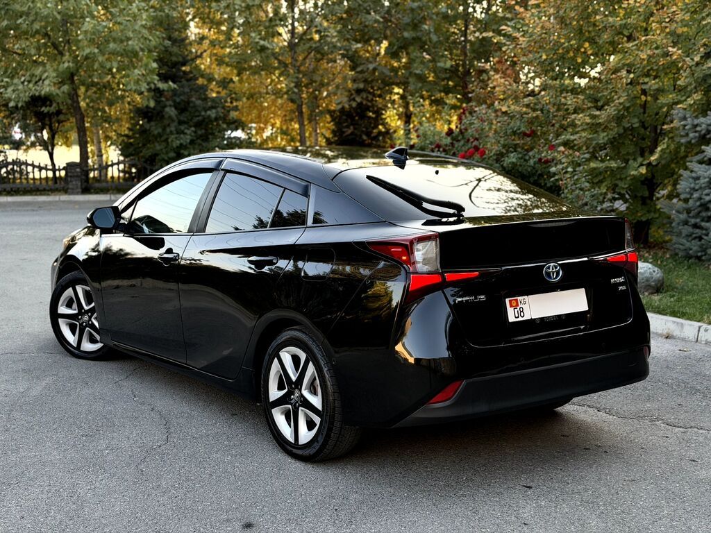 Toyota Prius: 2019 г., 1.8 л, Вариатор, Гибрид, Лифтбек: фото 1
