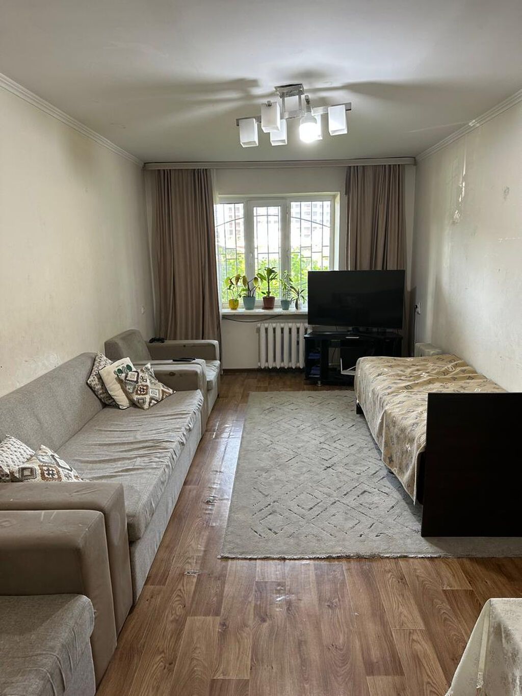 3 комнаты, 63 м², Ата-Тюрк парк Индивидуалка, 1 этаж, Старый ремонт: фото 1