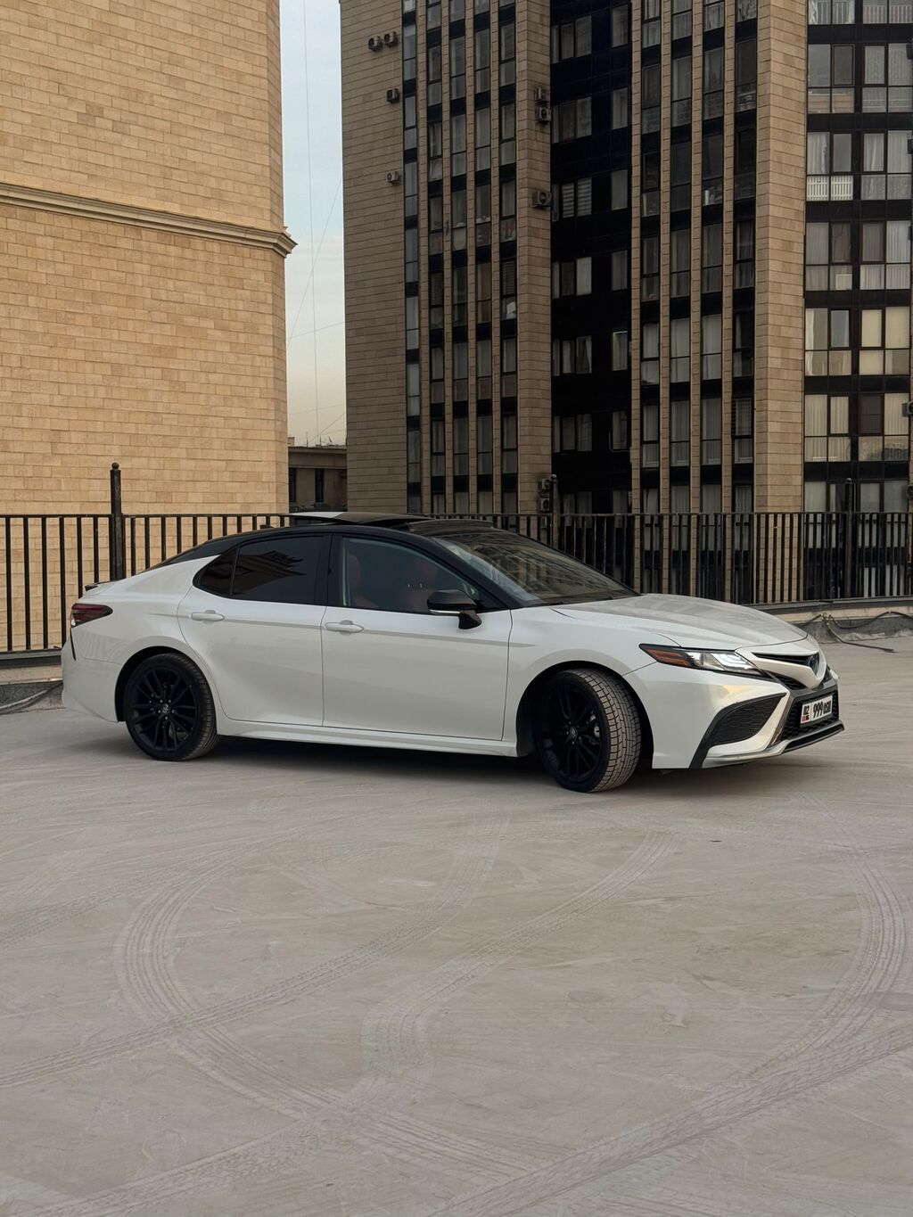 Toyota Camry: 2021 г., 2.5 л, Вариатор, Гибрид, Седан: фото 3