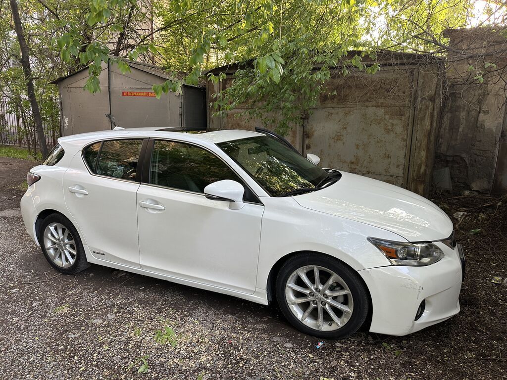 Lexus CT: 2011 г., 1.8 л, Вариатор, Гибрид, Хэтчбэк: фото 2