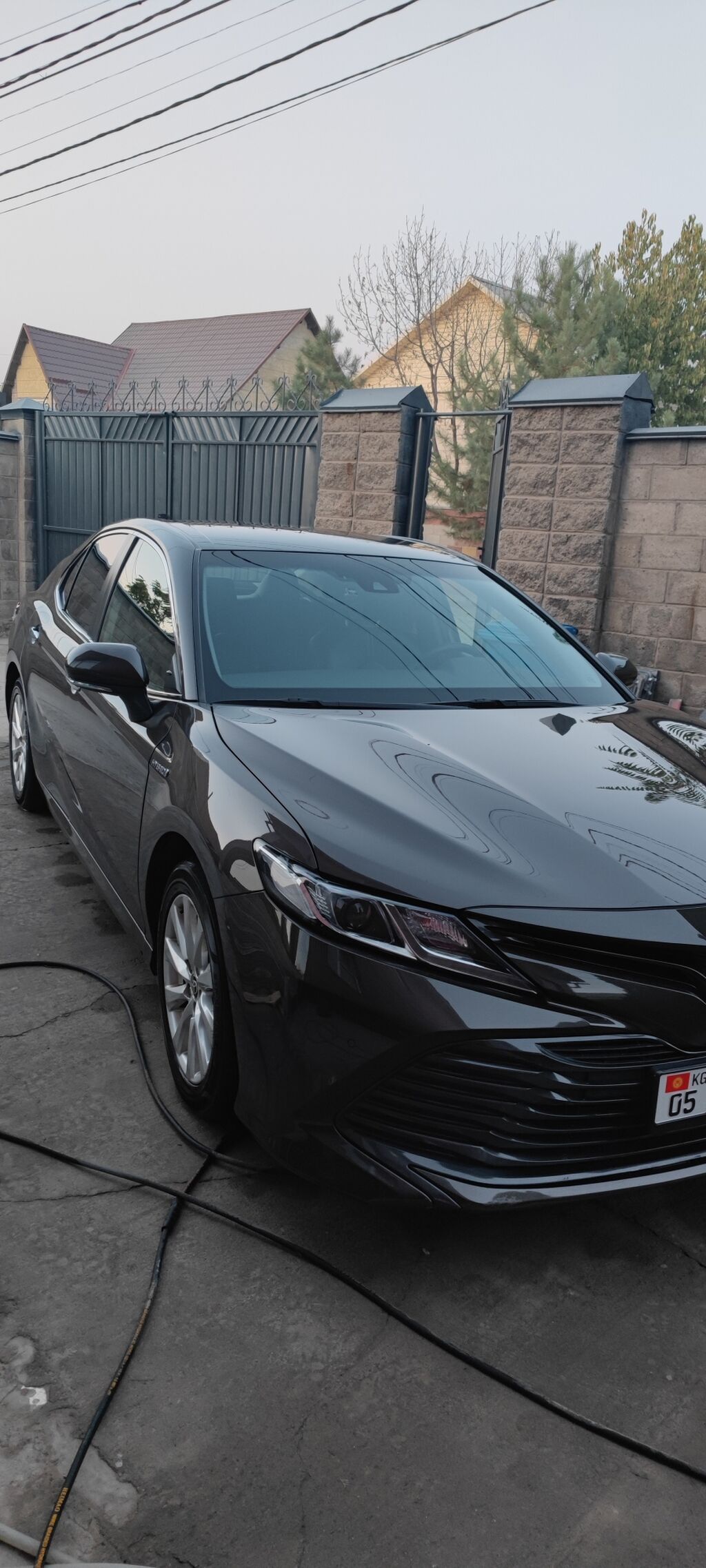 Toyota Camry: 2020 г., 2.5 л, Автомат, Гибрид, Седан: фото 2