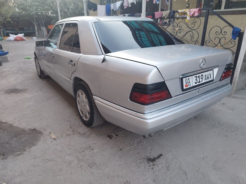 Mercedes-Benz W124: 1993 г., 2.2 л, Механика, Бензин, Седан: фото 6