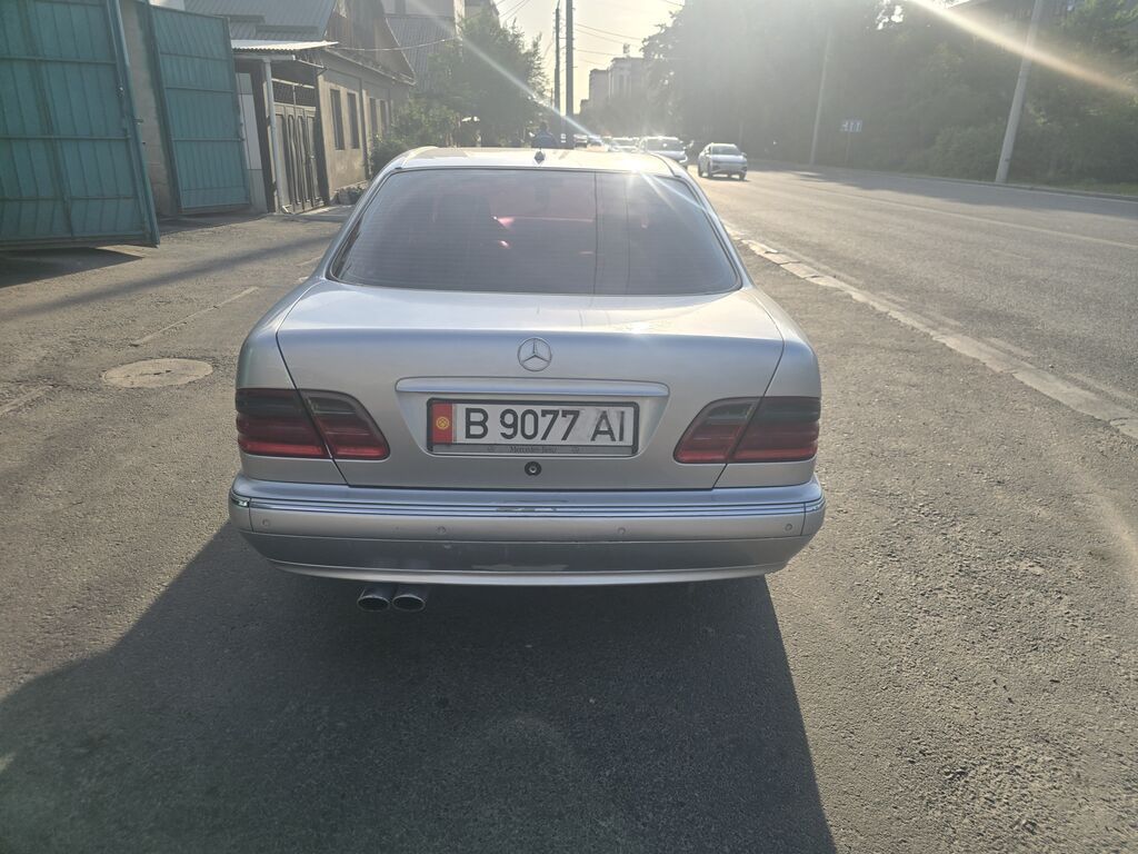 Mercedes-Benz E-Class: 2001 г., 4.3 л, Типтроник, Газ, Седан: фото 4