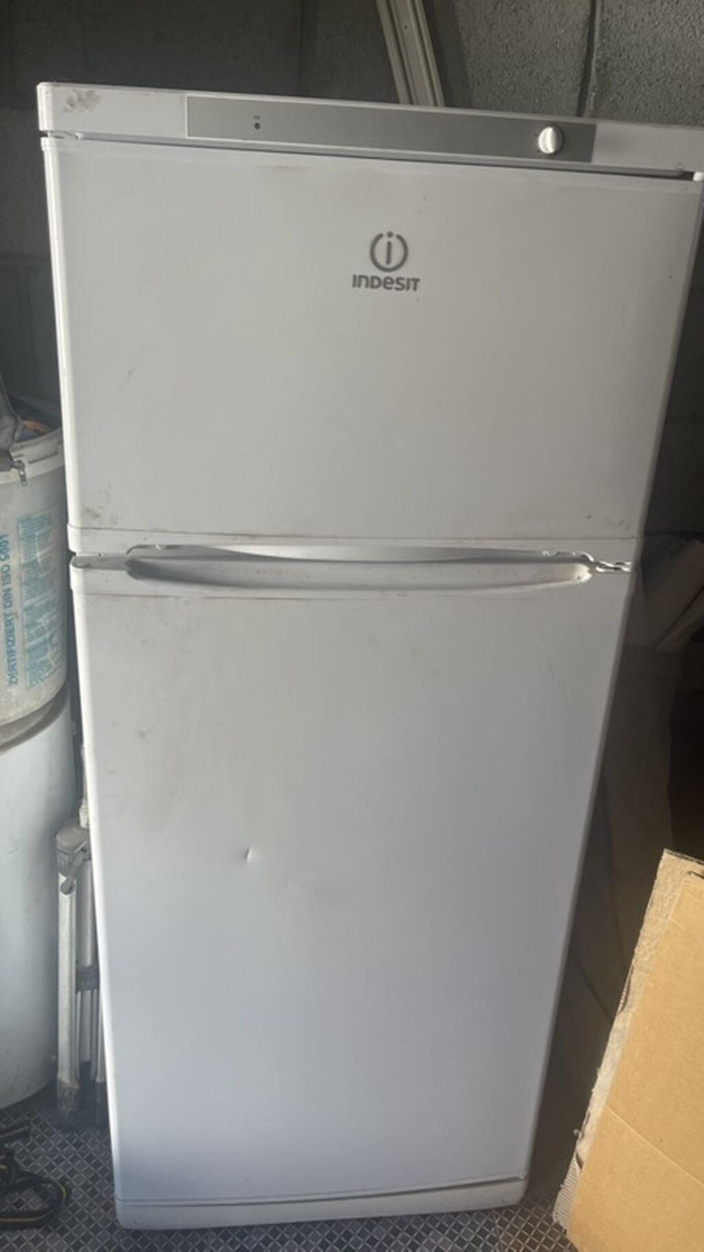 Холодильник Indesit, Б/у, Двухкамерный: фото 1