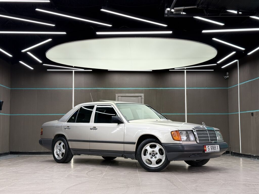 Mercedes-Benz W124: 1988 г., 2.3 л, Механика, Бензин, Седан: фото 2