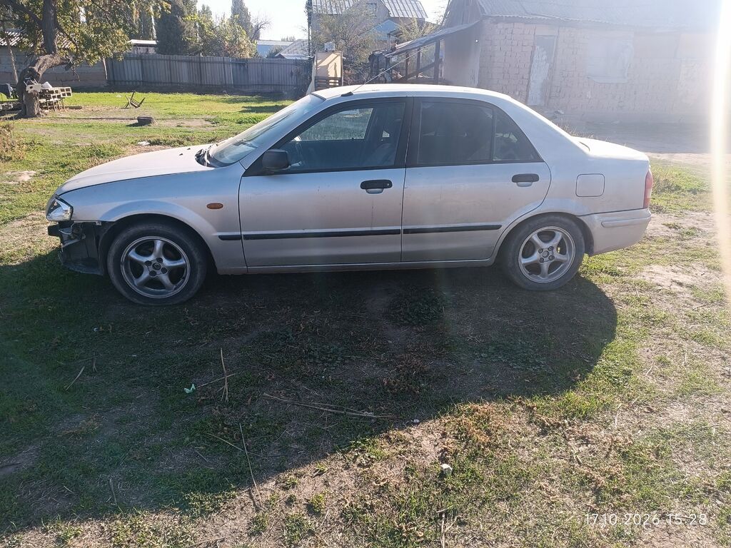 Mazda 323: 1998 г., 1.5 л, Автомат, Бензин, Седан: фото 2