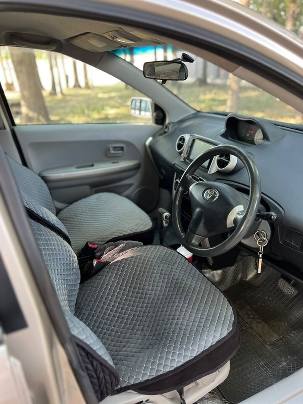 Toyota Ist: 2003 г., 1.3 л, Автомат, Бензин, Хэтчбэк: фото 2