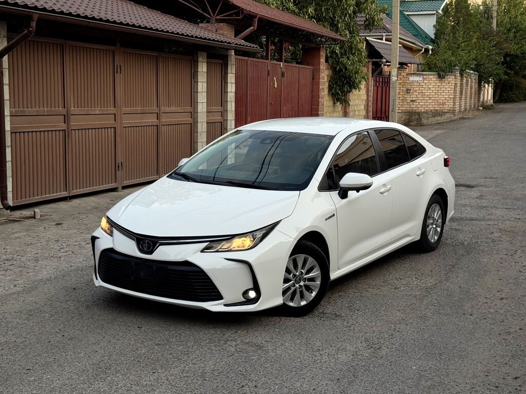 Toyota Corolla: 2021 г., 1.8 л, Вариатор, Гибрид, Седан: фото 1