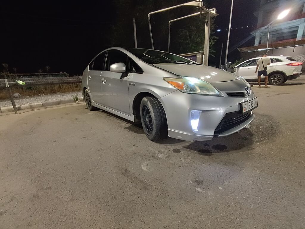 Toyota Prius: 2012 г., 1.8 л, Автомат, Гибрид, Хэтчбэк: фото 3