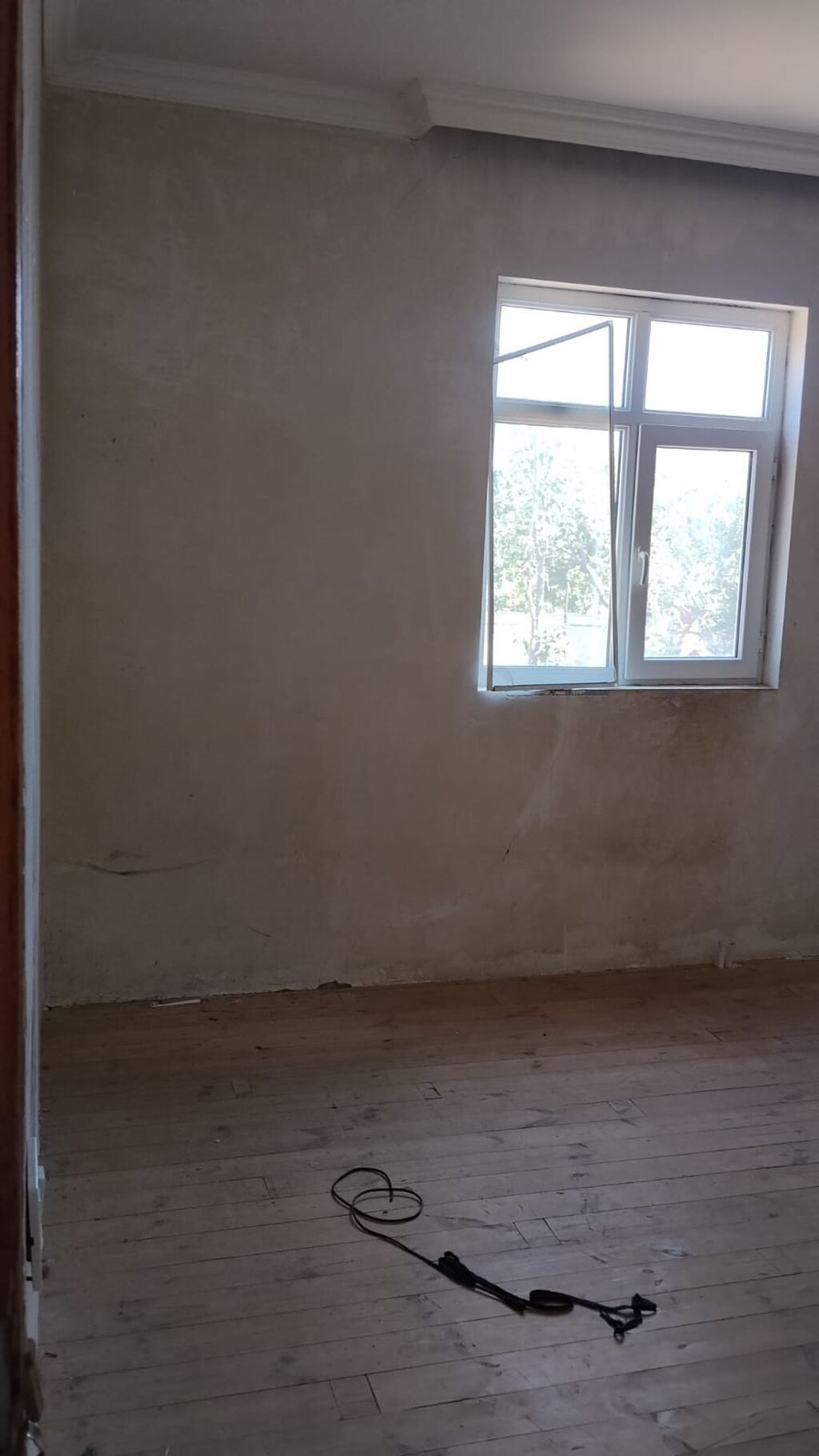 3 otaqlı, 110 kv. m, Təmirsiz