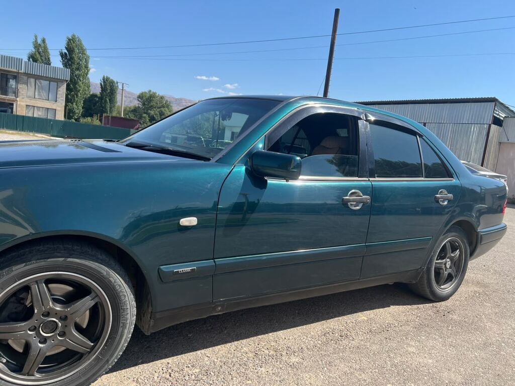 Mercedes-Benz E-Class: 1996 г., 3.2 л, Автомат, Газ, Седан: фото 3