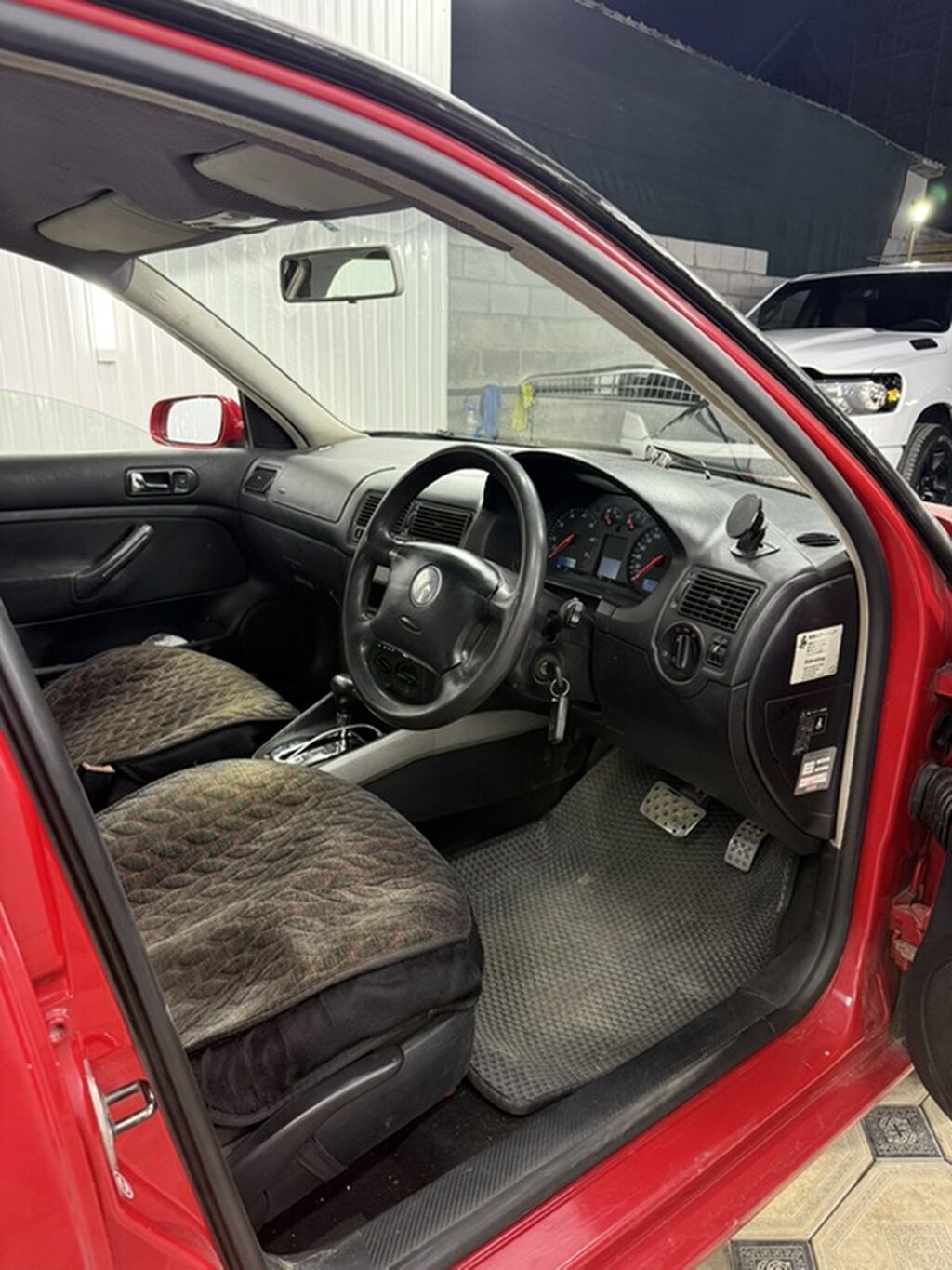Volkswagen Golf: 2003 г., 1.8 л, Автомат, Бензин, Хэтчбэк: фото 8