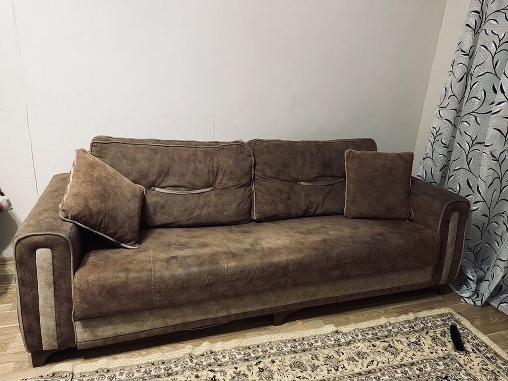 Klassik üslubda 4 nəfərlik yumşaq divan - Rəng: tünd qəhvəyi