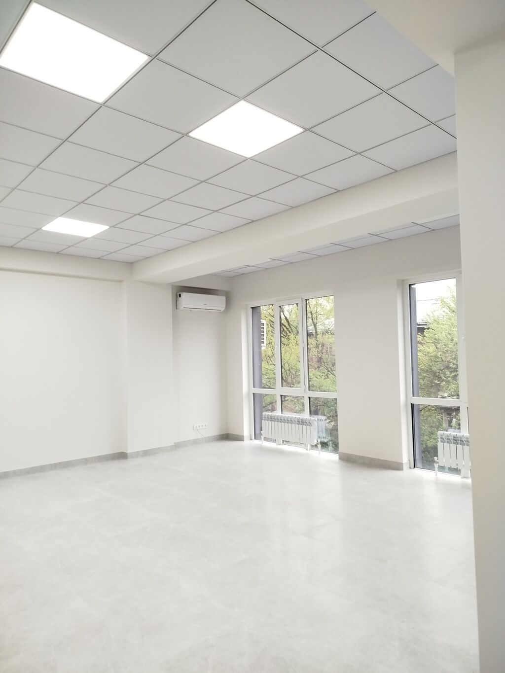 Аренда офисов, 80 м², В жилом комплексе: фото 1