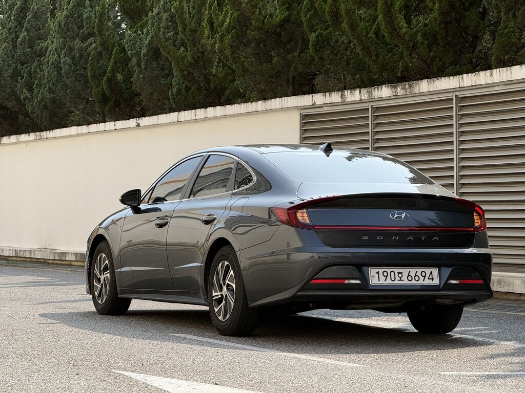 Hyundai Sonata: 2022 г., 2 л, Автомат, Гибрид, Седан: фото 4