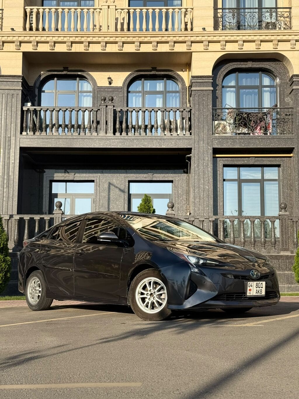 Toyota Prius: 2017 г., 1.8 л, Вариатор, Гибрид, Хэтчбэк: фото 2