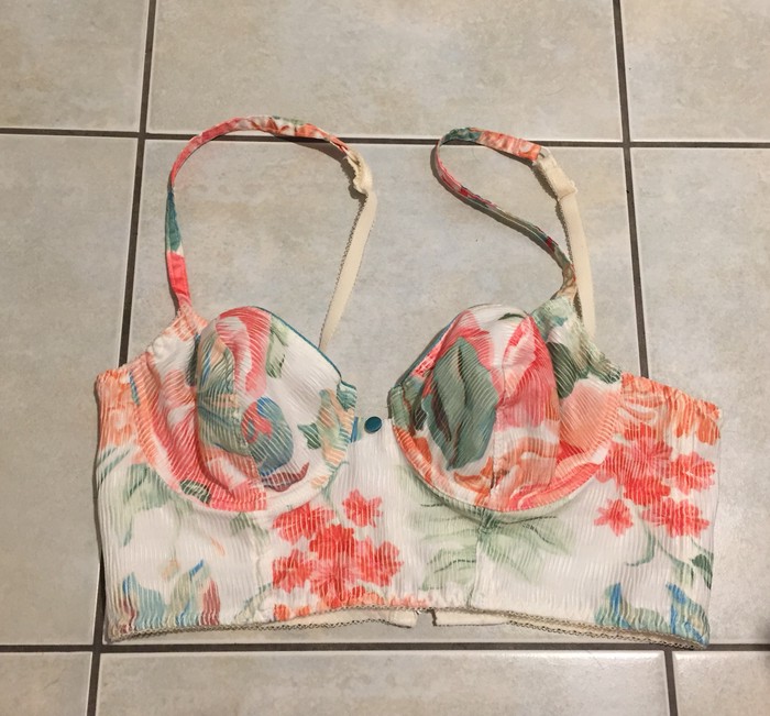 Κοστούμια: Μπουστάκι floral print . No Medium . Κσινούργιο . Αφοπρετο σε lalafo.gr Μπουστάκι floral print . No Medium . Κσινούργιο . Αφοπρετο σε Αγρίνιο