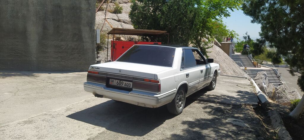 Nissan Laurel: 1986 г., 2.8 л, Механика, Дизель, Седан — фото 3