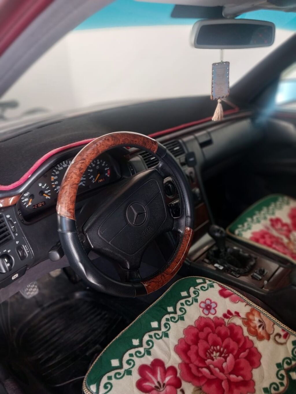 Mercedes-Benz E-Class: 1997 г., 2 л, Механика, Бензин, Седан: фото 2