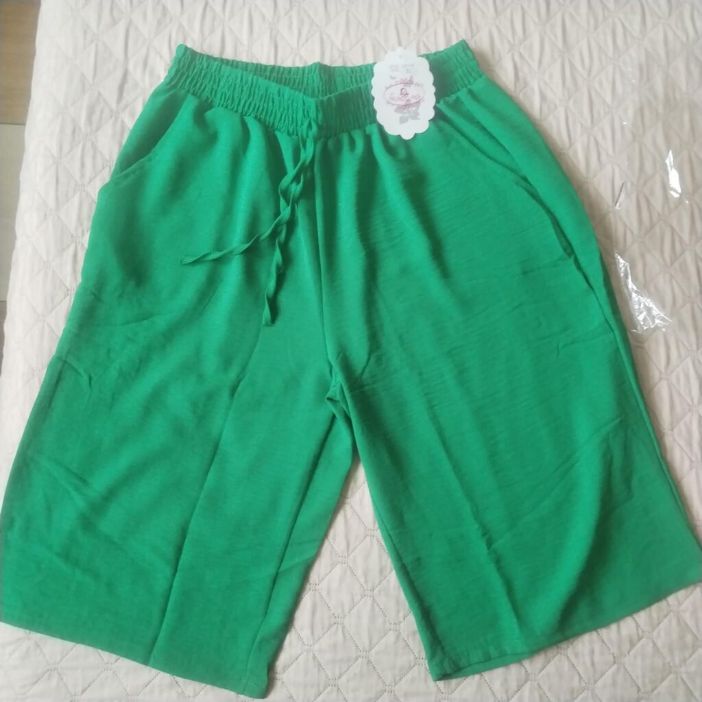 Šortsevi, Bermude: XL (EU 42), Viskoza, bоја - Zelena, Jednobojni