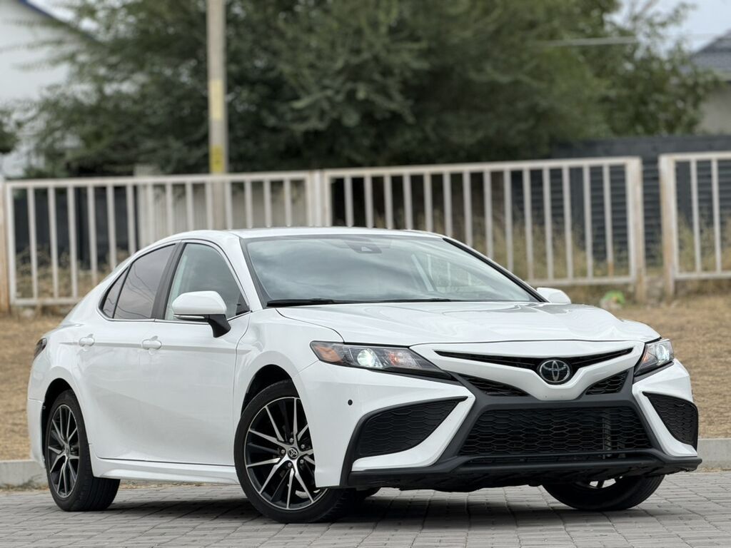 Toyota Camry: 2021 г., 2.5 л, Автомат, Бензин, Седан: фото 2