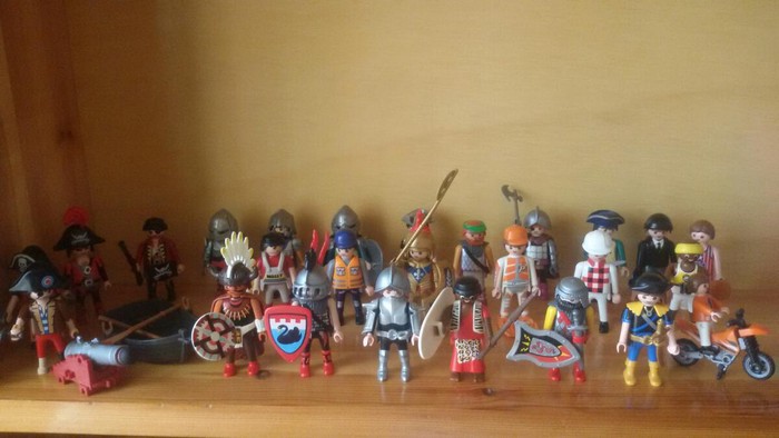 Παιχνίδια: 25 φιγούρες playmobil σε lalafo.gr 25 φιγούρες playmobil σε Περιφερειακή ενότητα Θεσσαλονίκης