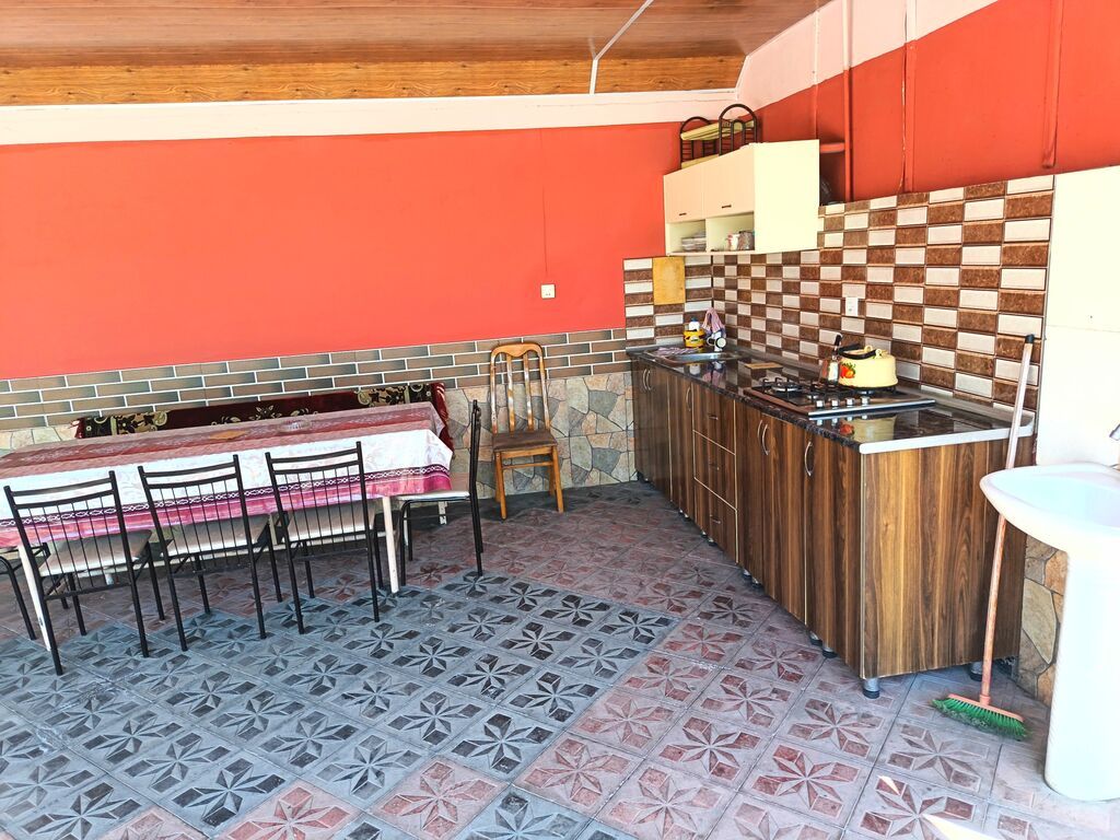 120 kv. m, 3 otaqlı, Telefon, İşıq, Su