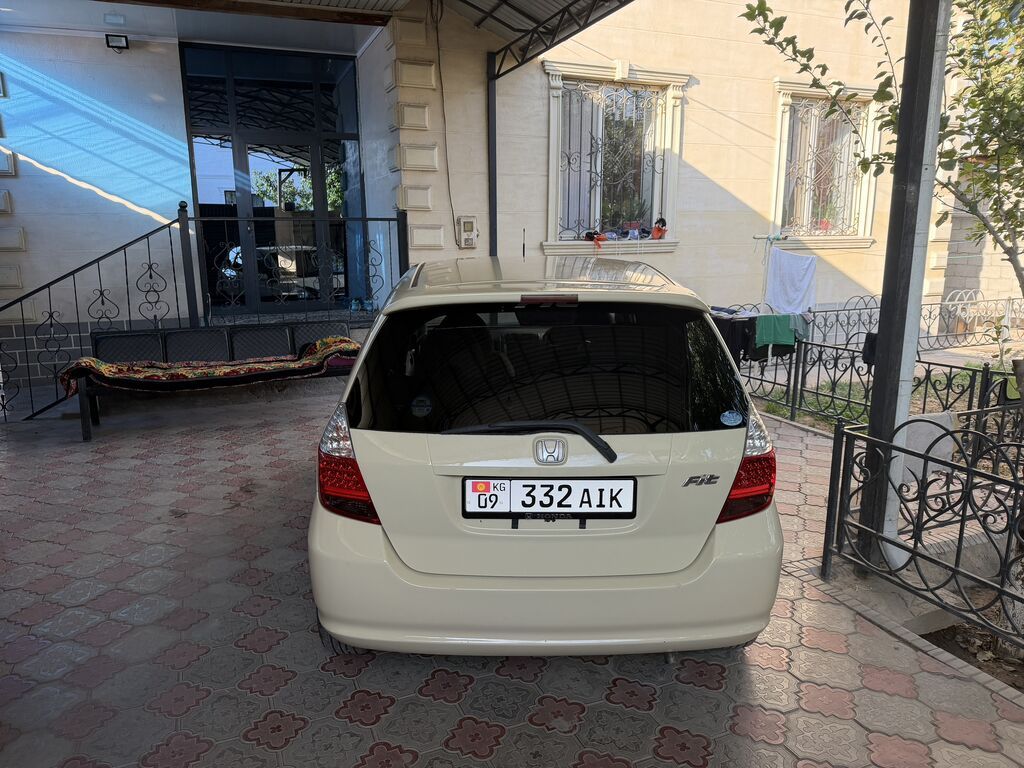 Honda Fit: 2004 г., 1.3 л, Автомат, Бензин, Хэтчбэк: фото 5