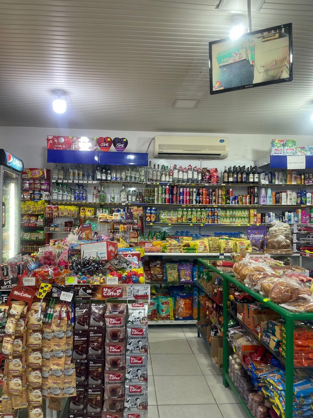 Kassir tələb olunur, Yalnız qadınlar üçün, İstənilən yaş, Təcrübəsiz, Aylıq ödəniş