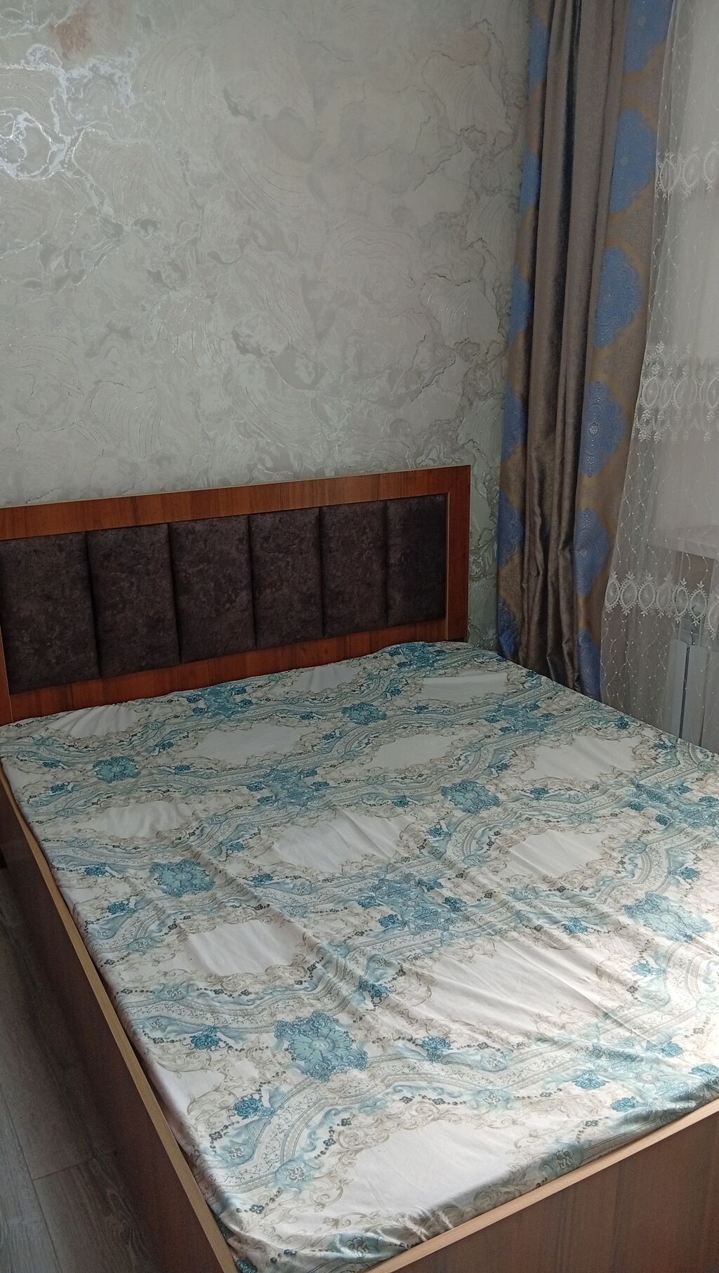 Kirayə üçün studiya tipli, tam mebellı mənzil - İşıqlı zal: pəncərəli