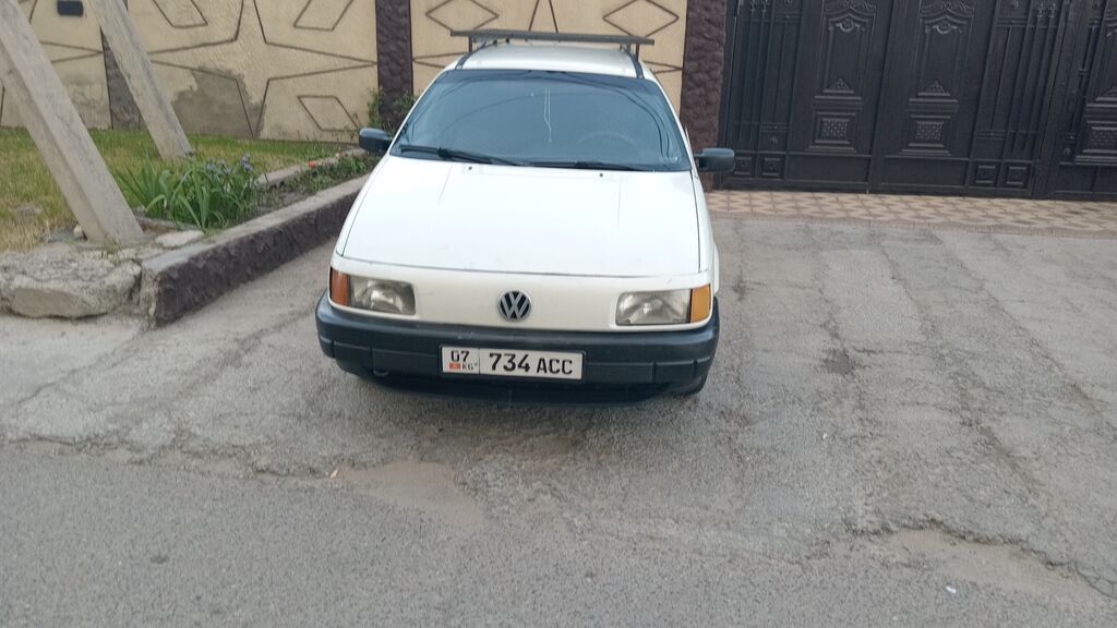 Volkswagen Passat: 1991 г., 1.8 л, Механика, Бензин, Универсал: фото 1