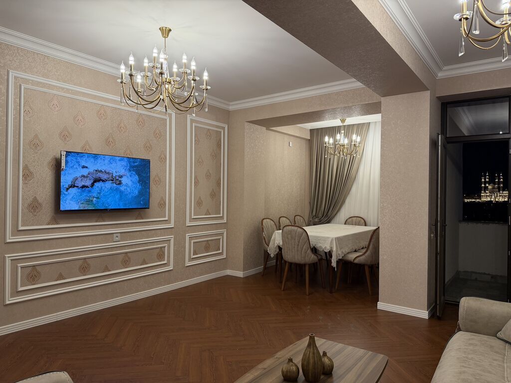 6-cı mikrorayon, 3 otaqlı, Yeni tikili, m. Azadlıq Prospekti, 132 kv. m