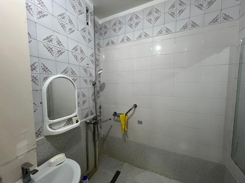 4 комнаты, 90 м², 12 мкр 106 серия, 1 этаж, Требуется ремонт: фото 8