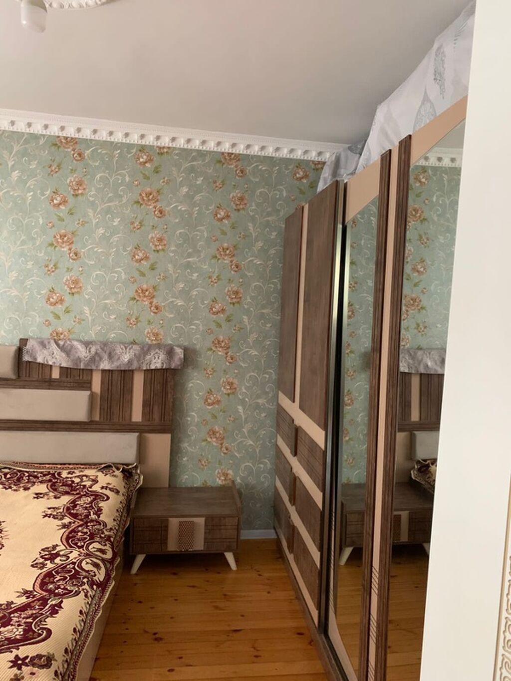 Bakı, 3 otaqlı, Köhnə tikili, m. Xalqlar Dostluğu, 140 kv. m