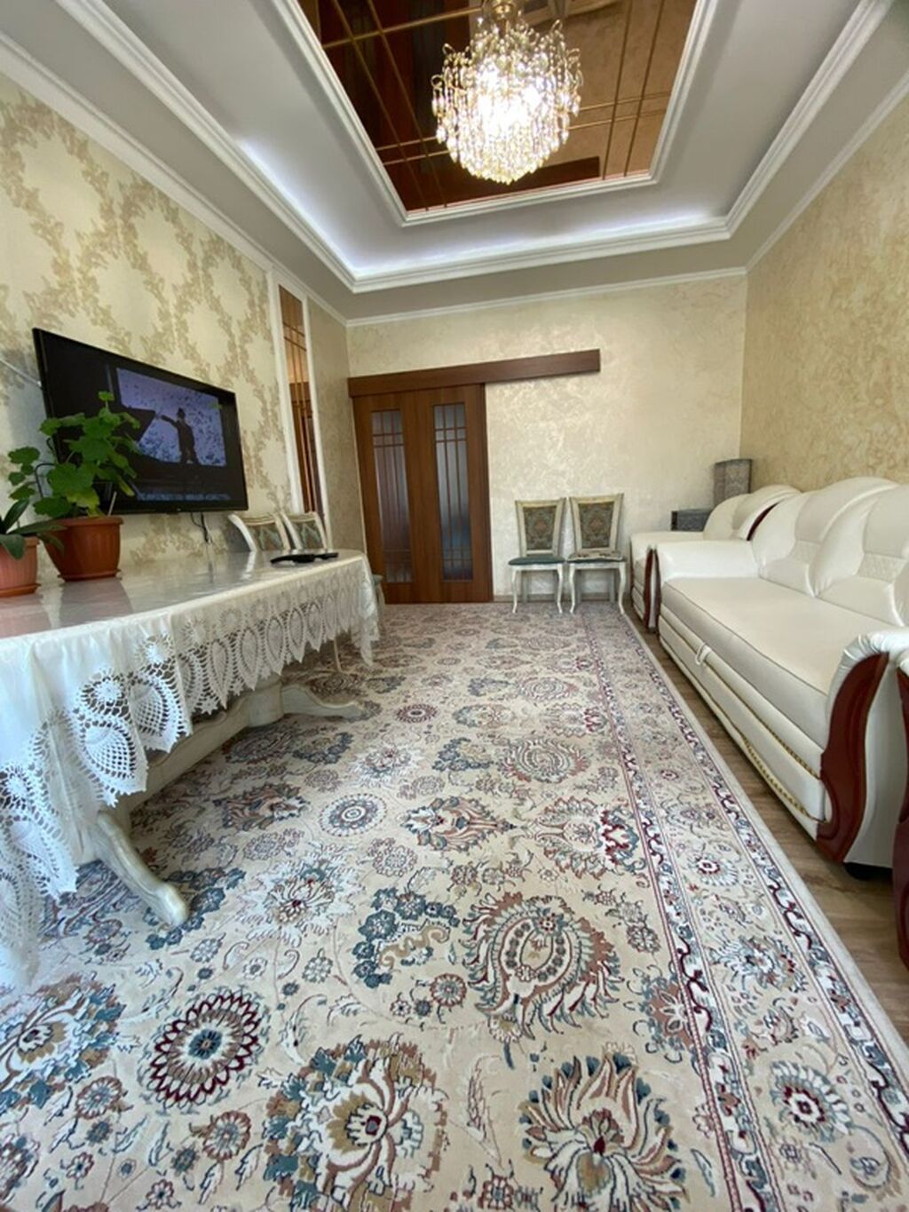 2 комнаты, 54 м², Киргизия 1 105 серия, 2 этаж, Дизайнерский ремонт: фото 1