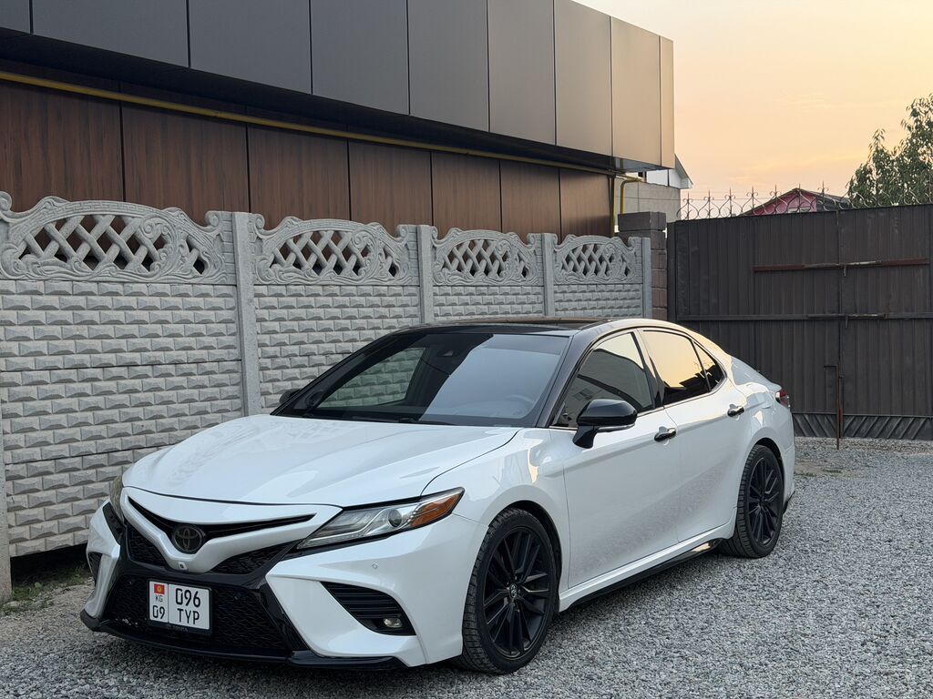 Toyota Camry: 2018 г., 3.5 л, Автомат, Бензин, Седан: фото 3