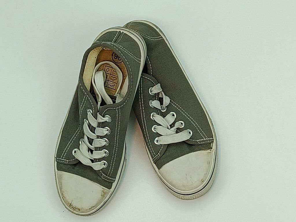 Buty do biegania i sportowe: Trampki 36, stan - Zadowalający — 1