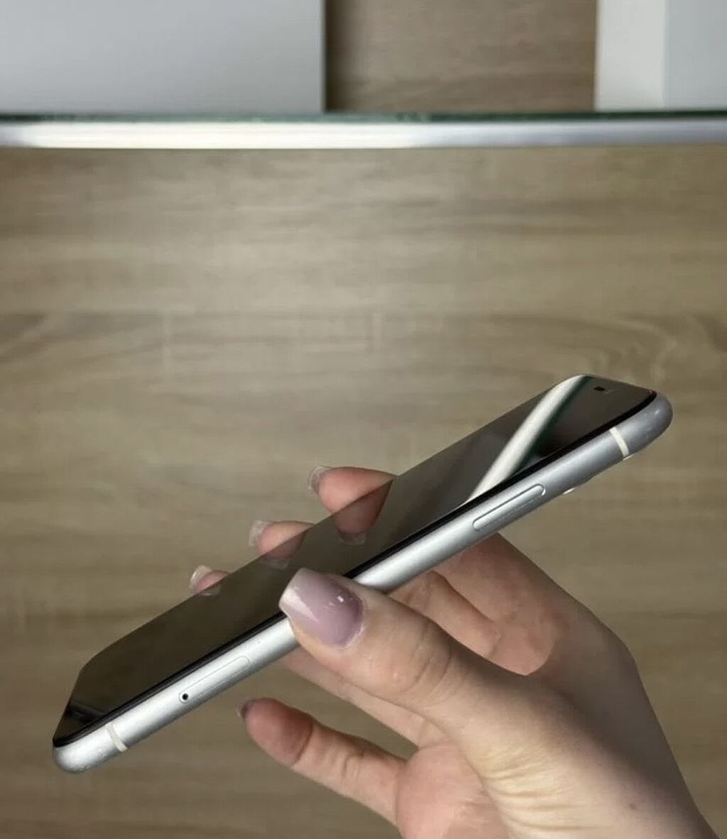 IPhone 11, Б/у, 128 ГБ, Белый, Чехол, 76 %: фото 3