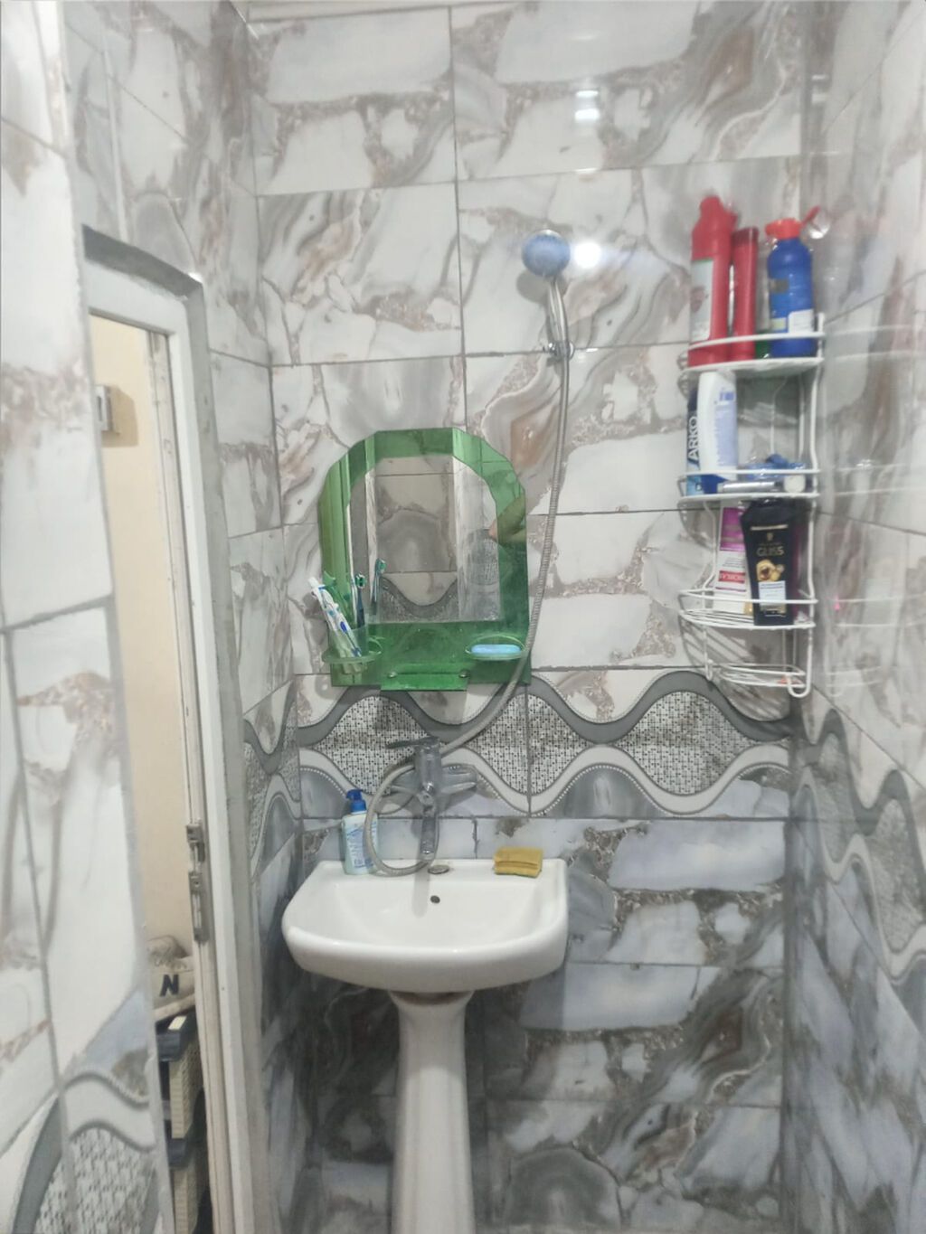 Komunal qiymətə daxil deyil.Hər bir şərait var.Kondisoner,paltaryuyan