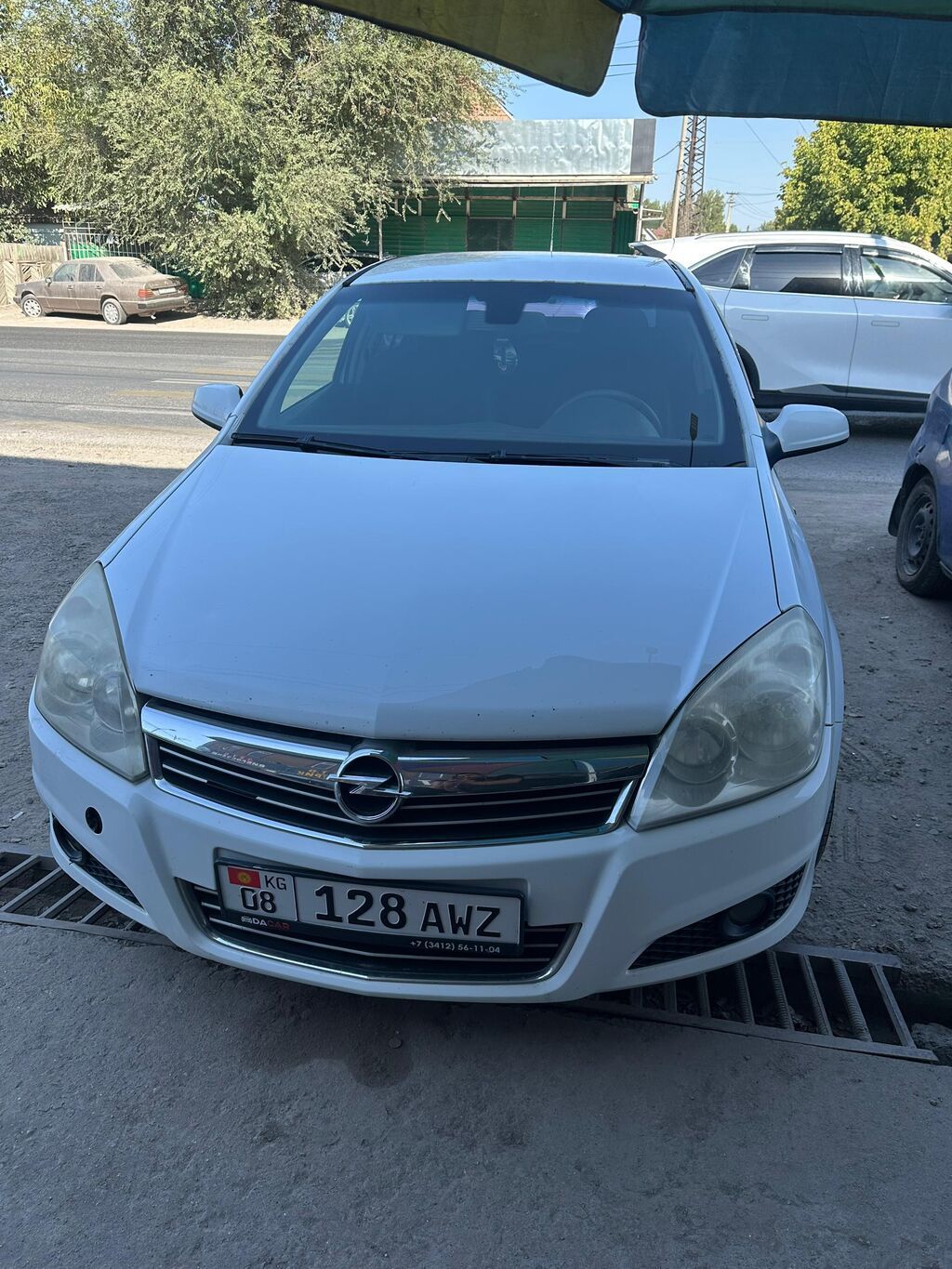 Opel Astra: 2008 г., 1.6 л, Механика, Бензин, Седан: фото 3