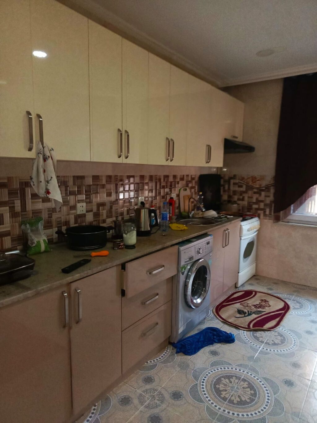 Bakı, Yasamal, 3 otaqlı, Köhnə tikili, m. Elmlər Akademiyası, 120 kv. m