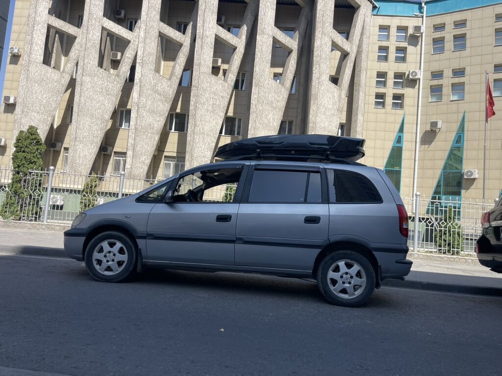 Opel Zafira: 2002 г., 1.8 л, Механика, Бензин, Минивэн: фото 3