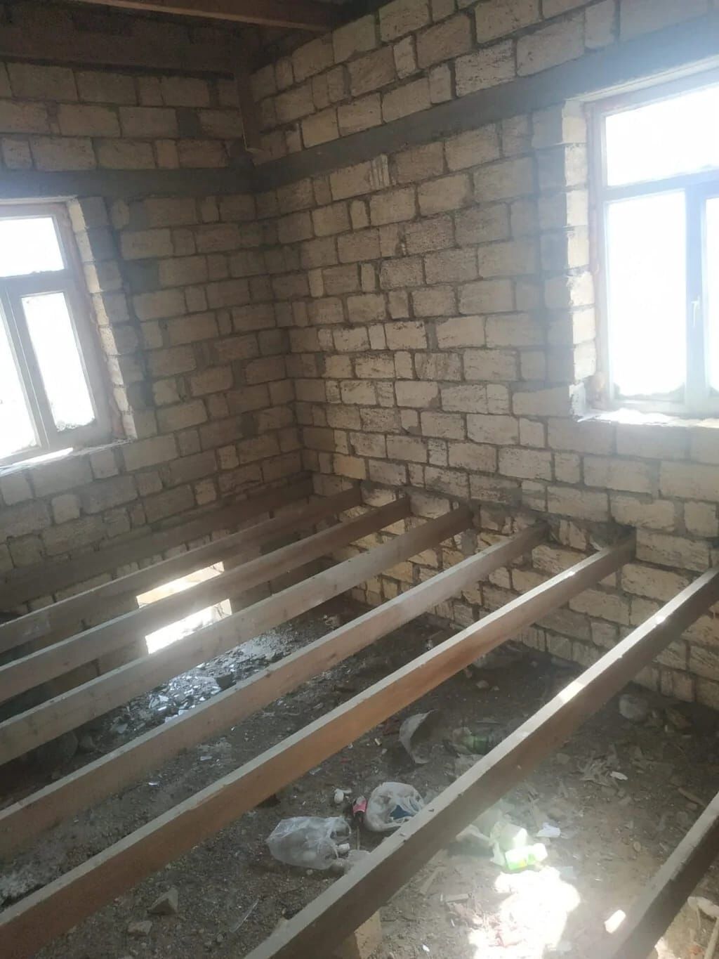 Hökməli 3 otaqlı, 90 kv. m, Təmirsiz